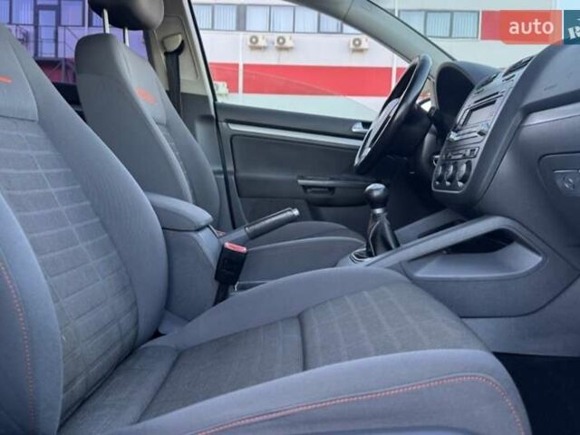 Синий Фольксваген Гольф, объемом двигателя 1.4 л и пробегом 185 тыс. км за 5650 $, фото 48 на Automoto.ua