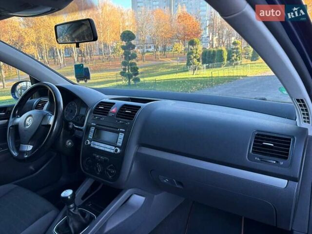 Синий Фольксваген Гольф, объемом двигателя 1.6 л и пробегом 221 тыс. км за 5800 $, фото 25 на Automoto.ua