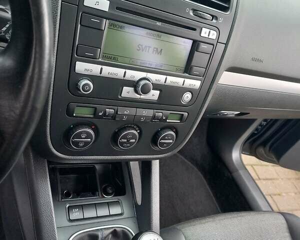 Синий Фольксваген Гольф, объемом двигателя 1.4 л и пробегом 204 тыс. км за 5799 $, фото 22 на Automoto.ua