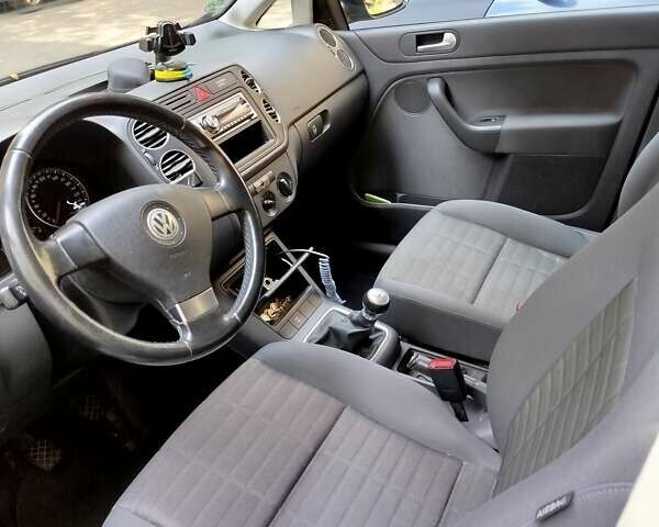 Синий Фольксваген Гольф, объемом двигателя 1.6 л и пробегом 260 тыс. км за 5700 $, фото 2 на Automoto.ua