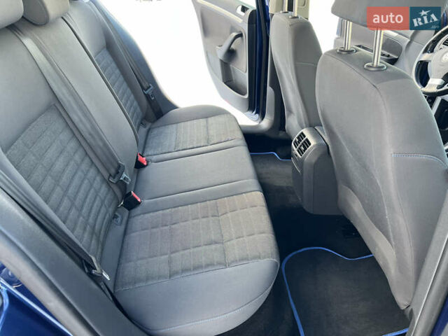 Синий Фольксваген Гольф, объемом двигателя 1.6 л и пробегом 235 тыс. км за 5999 $, фото 43 на Automoto.ua