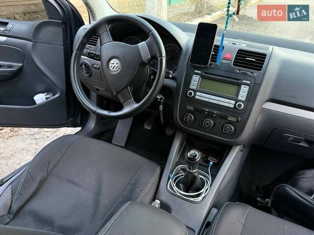 Синий Фольксваген Гольф, объемом двигателя 1.9 л и пробегом 238 тыс. км за 5800 $, фото 5 на Automoto.ua