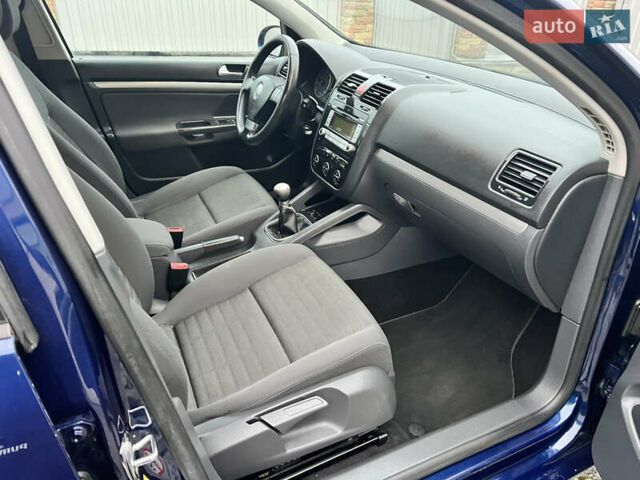 Синий Фольксваген Гольф, объемом двигателя 1.6 л и пробегом 161 тыс. км за 5800 $, фото 28 на Automoto.ua