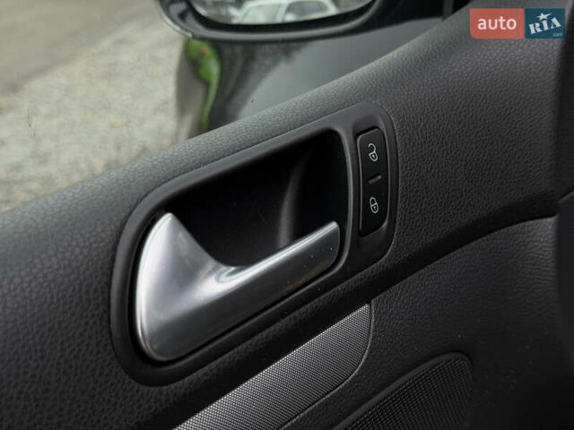 Синій Фольксваген Гольф, об'ємом двигуна 1.4 л та пробігом 216 тис. км за 6300 $, фото 68 на Automoto.ua