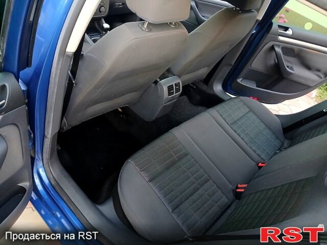 Синий Фольксваген Гольф, объемом двигателя 1.6 л и пробегом 246 тыс. км за 6100 $, фото 8 на Automoto.ua