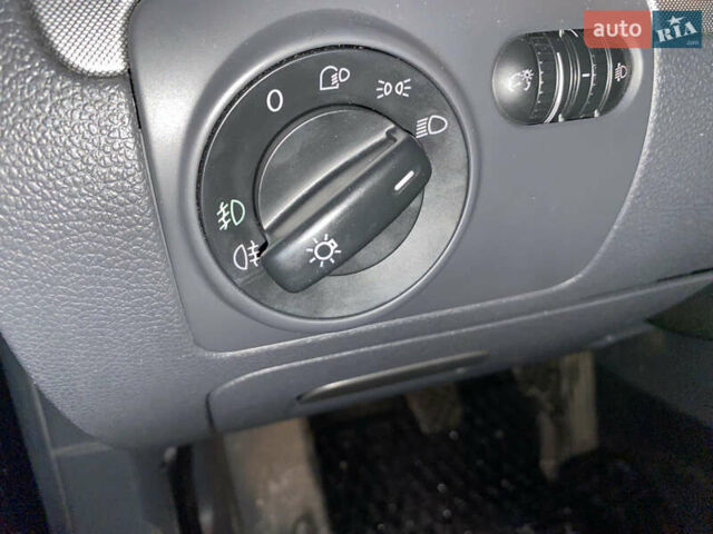 Синій Фольксваген Гольф, об'ємом двигуна 1.6 л та пробігом 239 тис. км за 6300 $, фото 24 на Automoto.ua