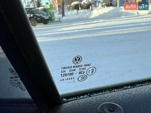 Синий Фольксваген Гольф, объемом двигателя 1.6 л и пробегом 235 тыс. км за 5999 $, фото 26 на Automoto.ua