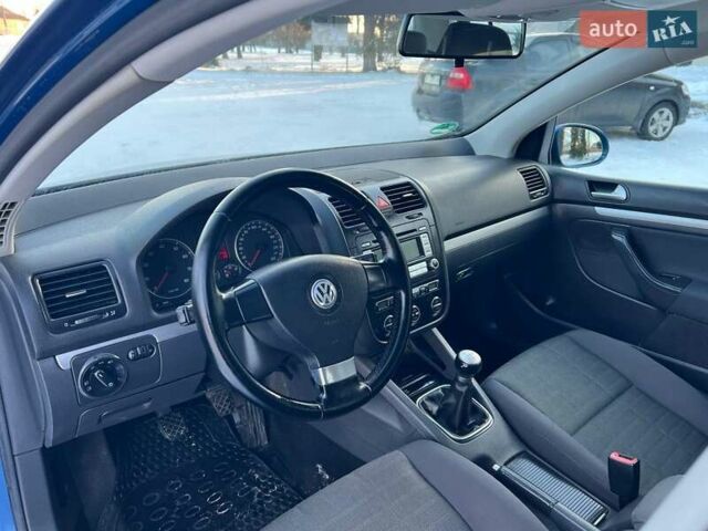 Синий Фольксваген Гольф, объемом двигателя 1.6 л и пробегом 186 тыс. км за 5999 $, фото 31 на Automoto.ua