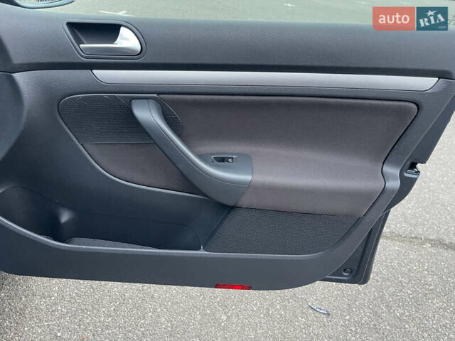 Синий Фольксваген Гольф, объемом двигателя 1.6 л и пробегом 188 тыс. км за 6750 $, фото 25 на Automoto.ua