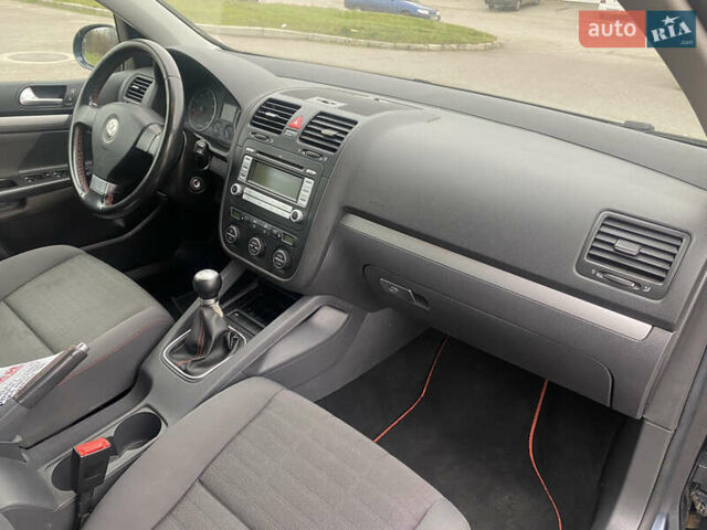 Синий Фольксваген Гольф, объемом двигателя 1.6 л и пробегом 230 тыс. км за 5950 $, фото 25 на Automoto.ua