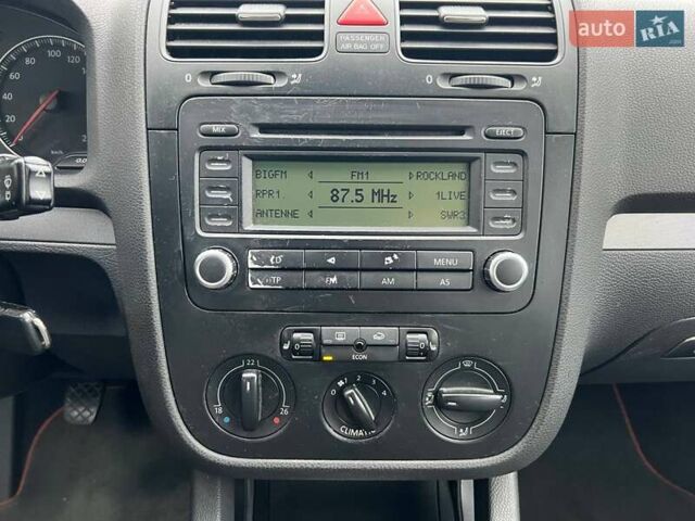 Синий Фольксваген Гольф, объемом двигателя 1.4 л и пробегом 250 тыс. км за 5999 $, фото 21 на Automoto.ua