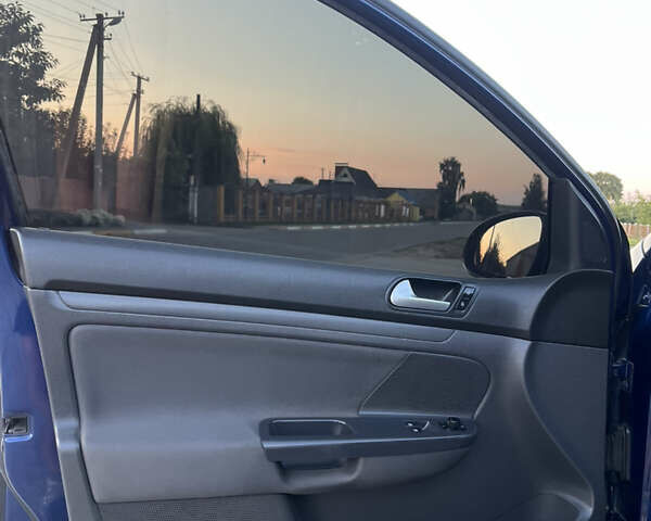 Синий Фольксваген Гольф, объемом двигателя 1.6 л и пробегом 203 тыс. км за 6100 $, фото 9 на Automoto.ua