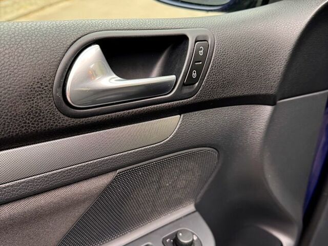 Синій Фольксваген Гольф, об'ємом двигуна 1.4 л та пробігом 237 тис. км за 6100 $, фото 5 на Automoto.ua