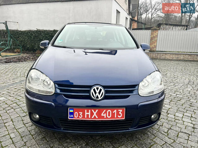 Синий Фольксваген Гольф, объемом двигателя 1.6 л и пробегом 161 тыс. км за 5800 $, фото 1 на Automoto.ua