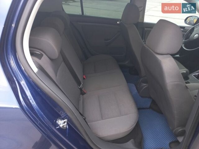 Синий Фольксваген Гольф, объемом двигателя 1.6 л и пробегом 211 тыс. км за 5500 $, фото 7 на Automoto.ua