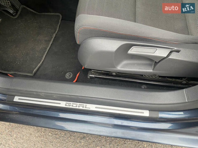 Синий Фольксваген Гольф, объемом двигателя 1.6 л и пробегом 230 тыс. км за 5950 $, фото 12 на Automoto.ua