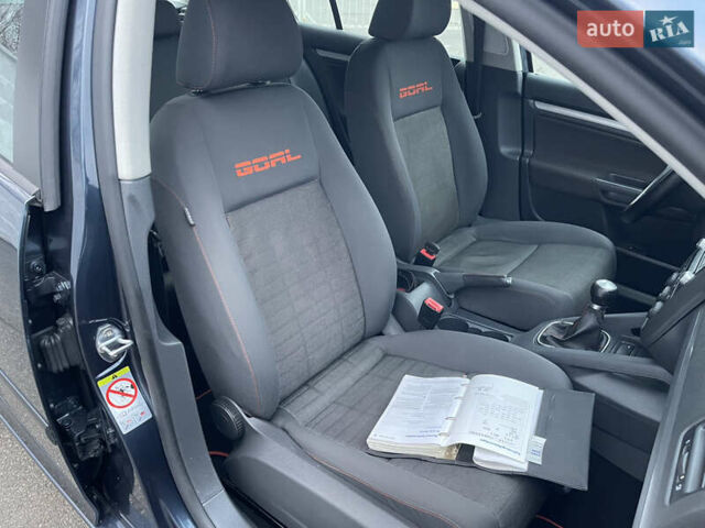 Синий Фольксваген Гольф, объемом двигателя 1.6 л и пробегом 188 тыс. км за 6750 $, фото 15 на Automoto.ua