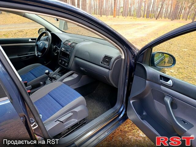 Синий Фольксваген Гольф, объемом двигателя 1.6 л и пробегом 223 тыс. км за 6200 $, фото 5 на Automoto.ua