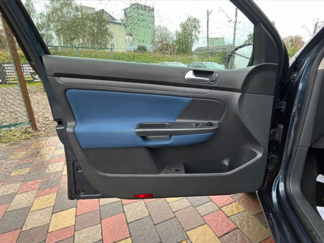 Синий Фольксваген Гольф, объемом двигателя 1.4 л и пробегом 230 тыс. км за 5600 $, фото 8 на Automoto.ua