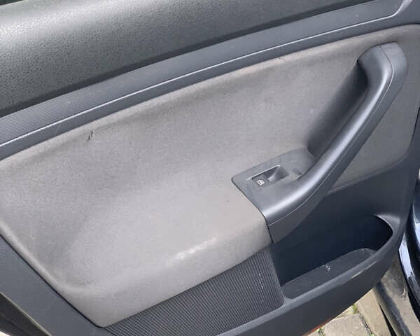 Синий Фольксваген Гольф, объемом двигателя 1.6 л и пробегом 200 тыс. км за 3000 $, фото 13 на Automoto.ua