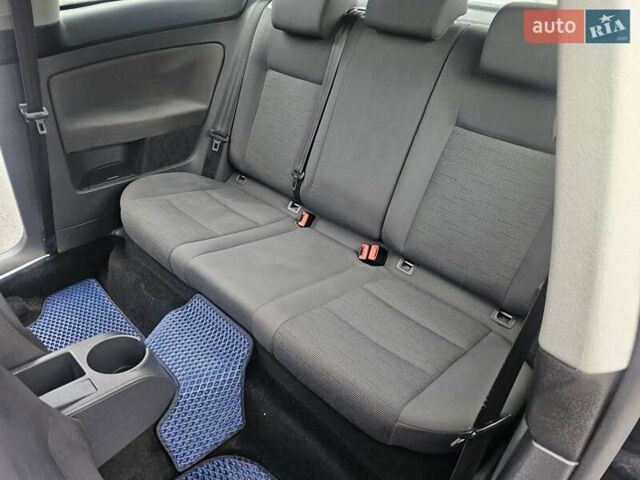 Синій Фольксваген Гольф, об'ємом двигуна 1.39 л та пробігом 226 тис. км за 4800 $, фото 41 на Automoto.ua