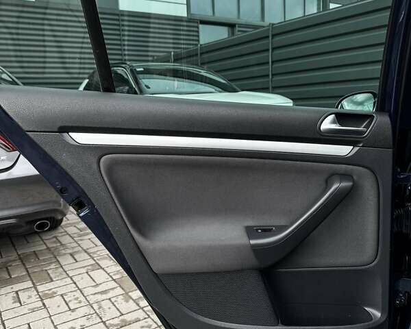 Синий Фольксваген Гольф, объемом двигателя 1.6 л и пробегом 190 тыс. км за 6900 $, фото 31 на Automoto.ua