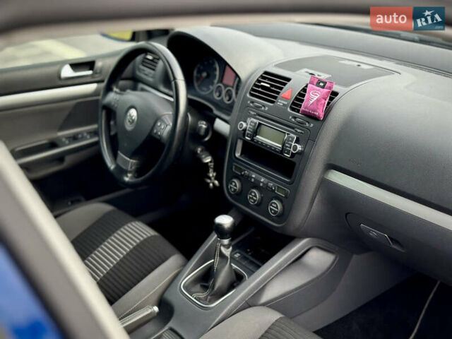 Синій Фольксваген Гольф, об'ємом двигуна 1.39 л та пробігом 140 тис. км за 5950 $, фото 2 на Automoto.ua