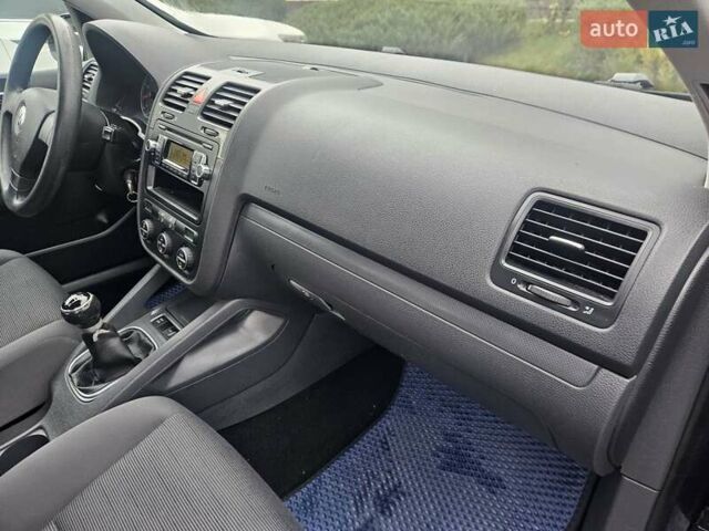 Синій Фольксваген Гольф, об'ємом двигуна 1.39 л та пробігом 226 тис. км за 4800 $, фото 27 на Automoto.ua