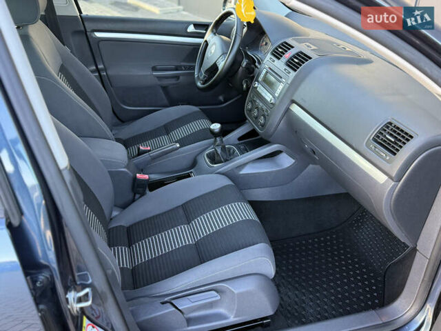 Синий Фольксваген Гольф, объемом двигателя 1.4 л и пробегом 198 тыс. км за 5999 $, фото 12 на Automoto.ua