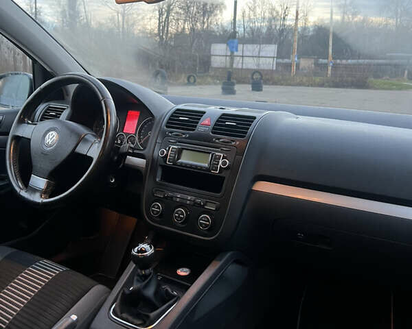 Синий Фольксваген Гольф, объемом двигателя 1.6 л и пробегом 241 тыс. км за 5850 $, фото 28 на Automoto.ua