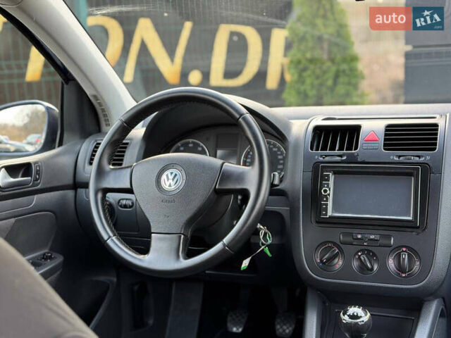 Синий Фольксваген Гольф, объемом двигателя 1.6 л и пробегом 197 тыс. км за 5777 $, фото 33 на Automoto.ua