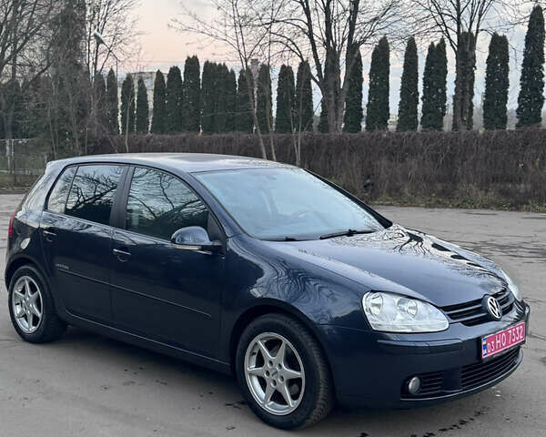 Синий Фольксваген Гольф, объемом двигателя 1.6 л и пробегом 241 тыс. км за 5850 $, фото 1 на Automoto.ua
