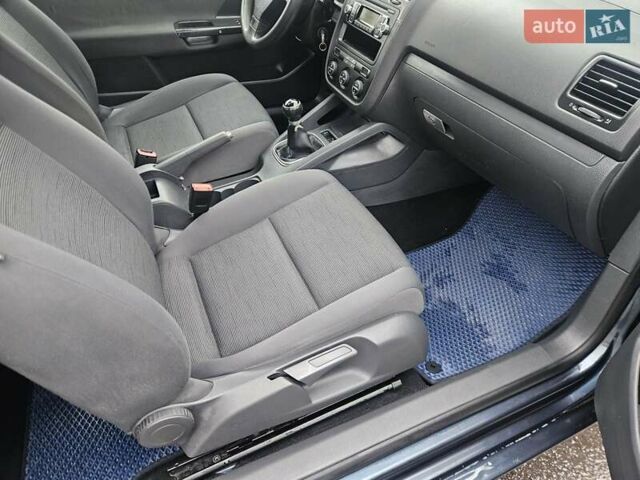 Синій Фольксваген Гольф, об'ємом двигуна 1.39 л та пробігом 226 тис. км за 4800 $, фото 26 на Automoto.ua