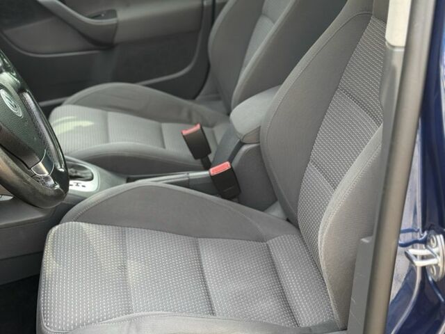 Синий Фольксваген Гольф, объемом двигателя 1.6 л и пробегом 217 тыс. км за 6750 $, фото 6 на Automoto.ua