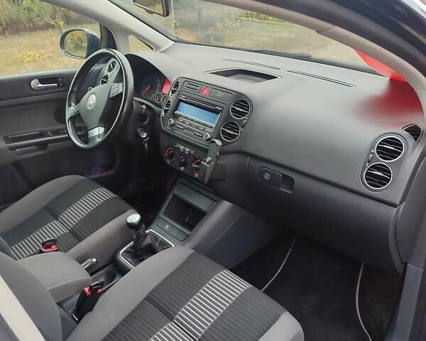 Синий Фольксваген Гольф, объемом двигателя 1.6 л и пробегом 219 тыс. км за 6800 $, фото 6 на Automoto.ua