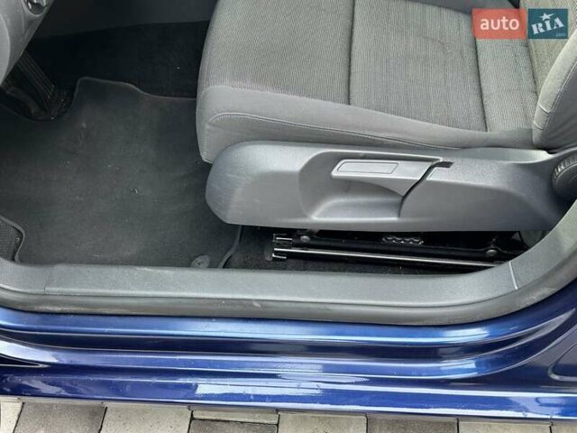 Синий Фольксваген Гольф, объемом двигателя 1.6 л и пробегом 231 тыс. км за 5700 $, фото 22 на Automoto.ua