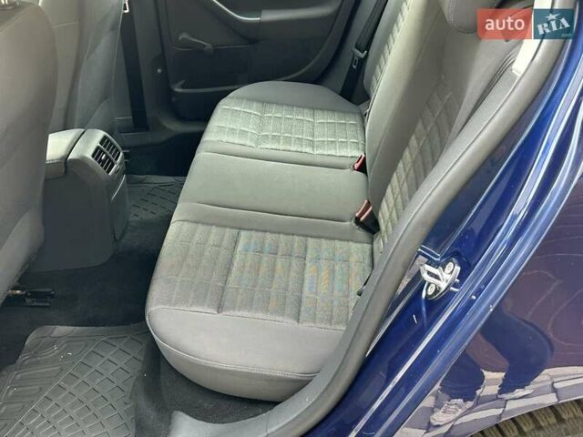 Синий Фольксваген Гольф, объемом двигателя 1.6 л и пробегом 231 тыс. км за 5700 $, фото 25 на Automoto.ua