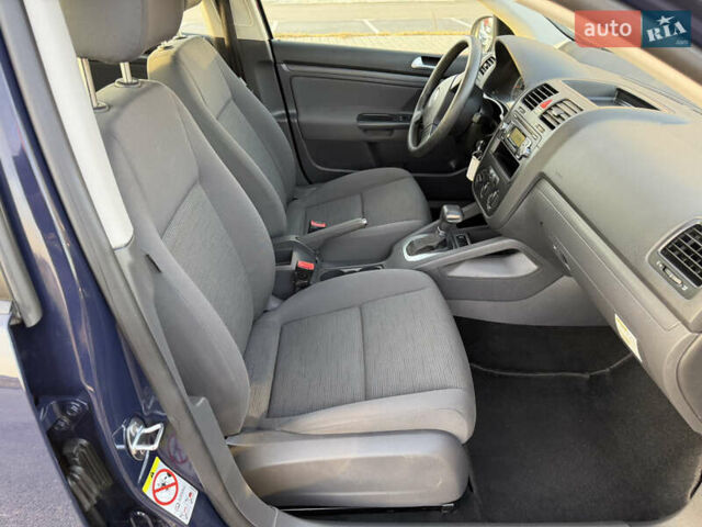 Синій Фольксваген Гольф, об'ємом двигуна 1.6 л та пробігом 215 тис. км за 8199 $, фото 45 на Automoto.ua