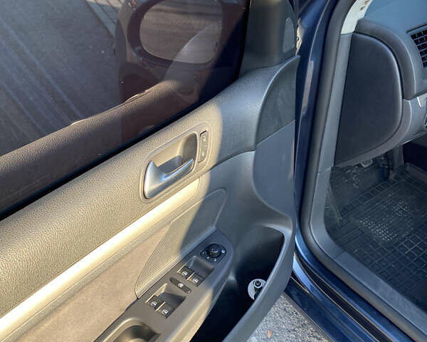 Синій Фольксваген Гольф, об'ємом двигуна 1.6 л та пробігом 240 тис. км за 6300 $, фото 13 на Automoto.ua