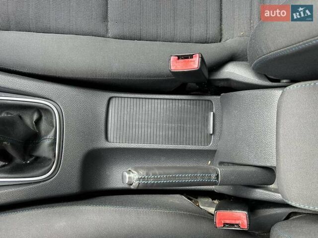 Синий Фольксваген Гольф, объемом двигателя 1.6 л и пробегом 231 тыс. км за 5700 $, фото 31 на Automoto.ua