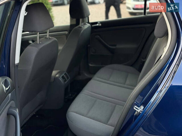 Синий Фольксваген Гольф, объемом двигателя 1.6 л и пробегом 197 тыс. км за 5777 $, фото 28 на Automoto.ua