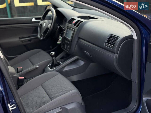 Синий Фольксваген Гольф, объемом двигателя 1.6 л и пробегом 197 тыс. км за 5777 $, фото 31 на Automoto.ua