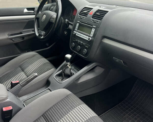 Синий Фольксваген Гольф, объемом двигателя 1.6 л и пробегом 237 тыс. км за 6700 $, фото 21 на Automoto.ua