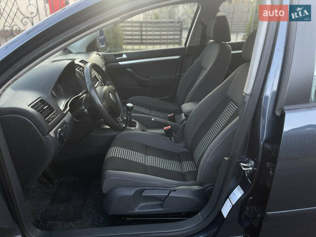 Синий Фольксваген Гольф, объемом двигателя 1.4 л и пробегом 228 тыс. км за 5499 $, фото 45 на Automoto.ua