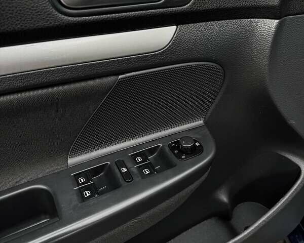 Синій Фольксваген Гольф, об'ємом двигуна 1.6 л та пробігом 200 тис. км за 6999 $, фото 25 на Automoto.ua