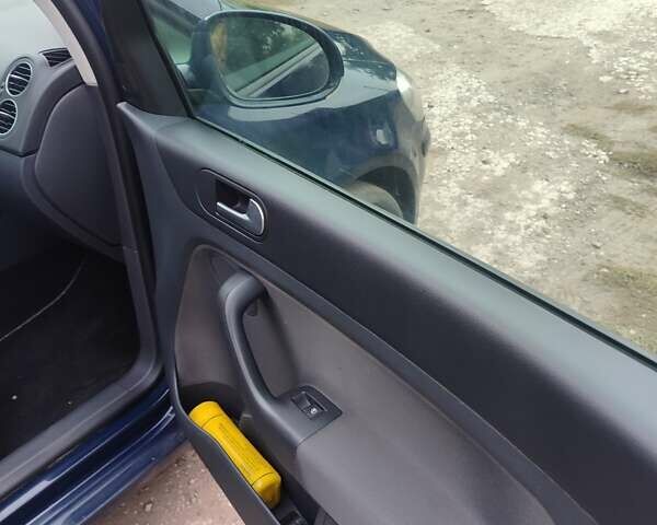 Синий Фольксваген Гольф, объемом двигателя 1.6 л и пробегом 219 тыс. км за 6800 $, фото 7 на Automoto.ua