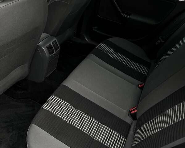 Синій Фольксваген Гольф, об'ємом двигуна 1.6 л та пробігом 200 тис. км за 6999 $, фото 30 на Automoto.ua