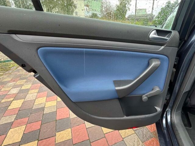 Синий Фольксваген Гольф, объемом двигателя 1.4 л и пробегом 230 тыс. км за 5600 $, фото 11 на Automoto.ua