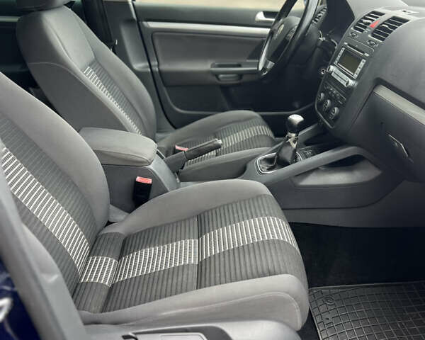 Синий Фольксваген Гольф, объемом двигателя 1.6 л и пробегом 237 тыс. км за 6700 $, фото 23 на Automoto.ua