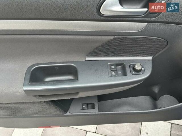 Синий Фольксваген Гольф, объемом двигателя 1.6 л и пробегом 231 тыс. км за 5700 $, фото 23 на Automoto.ua